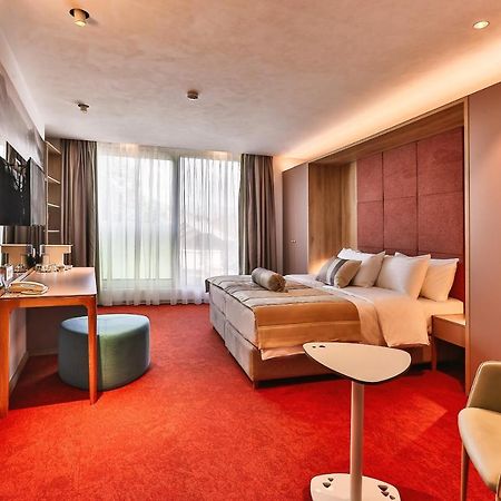 Carine Hotel Centar Ποντγορίτσα Εξωτερικό φωτογραφία