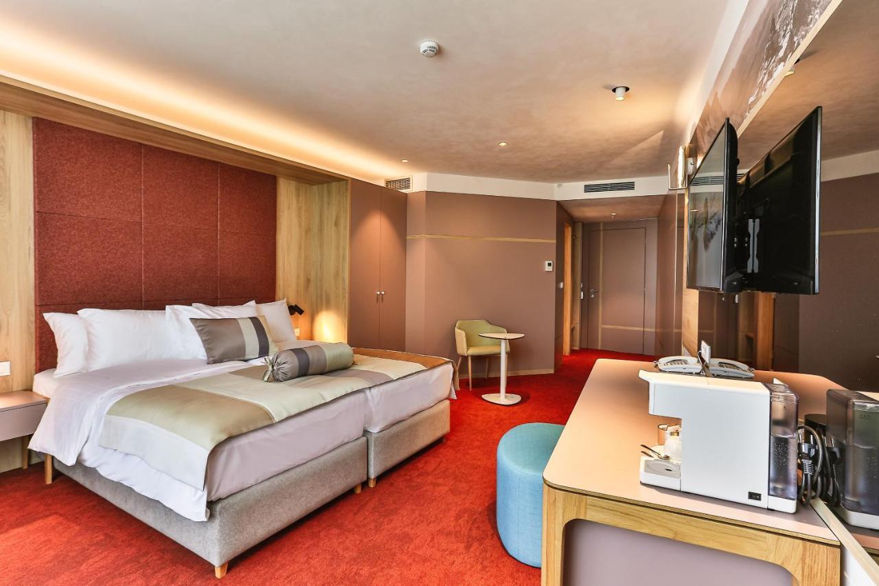 Carine Hotel Centar Ποντγορίτσα Εξωτερικό φωτογραφία