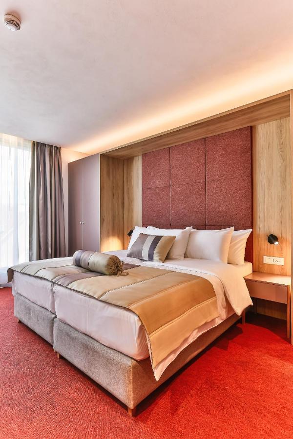 Carine Hotel Centar Ποντγορίτσα Εξωτερικό φωτογραφία