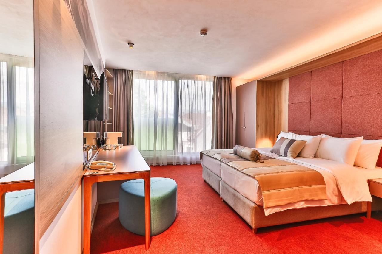 Carine Hotel Centar Ποντγορίτσα Εξωτερικό φωτογραφία