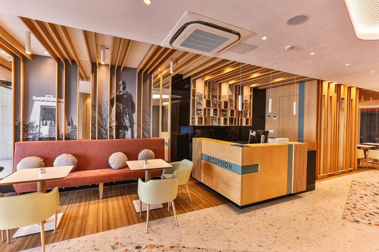 Carine Hotel Centar Ποντγορίτσα Εξωτερικό φωτογραφία