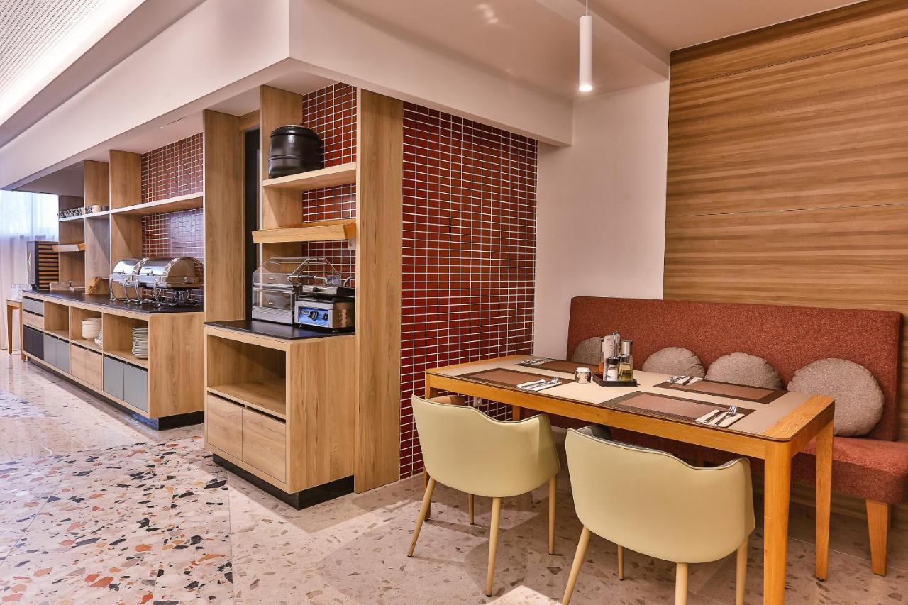 Carine Hotel Centar Ποντγορίτσα Εξωτερικό φωτογραφία