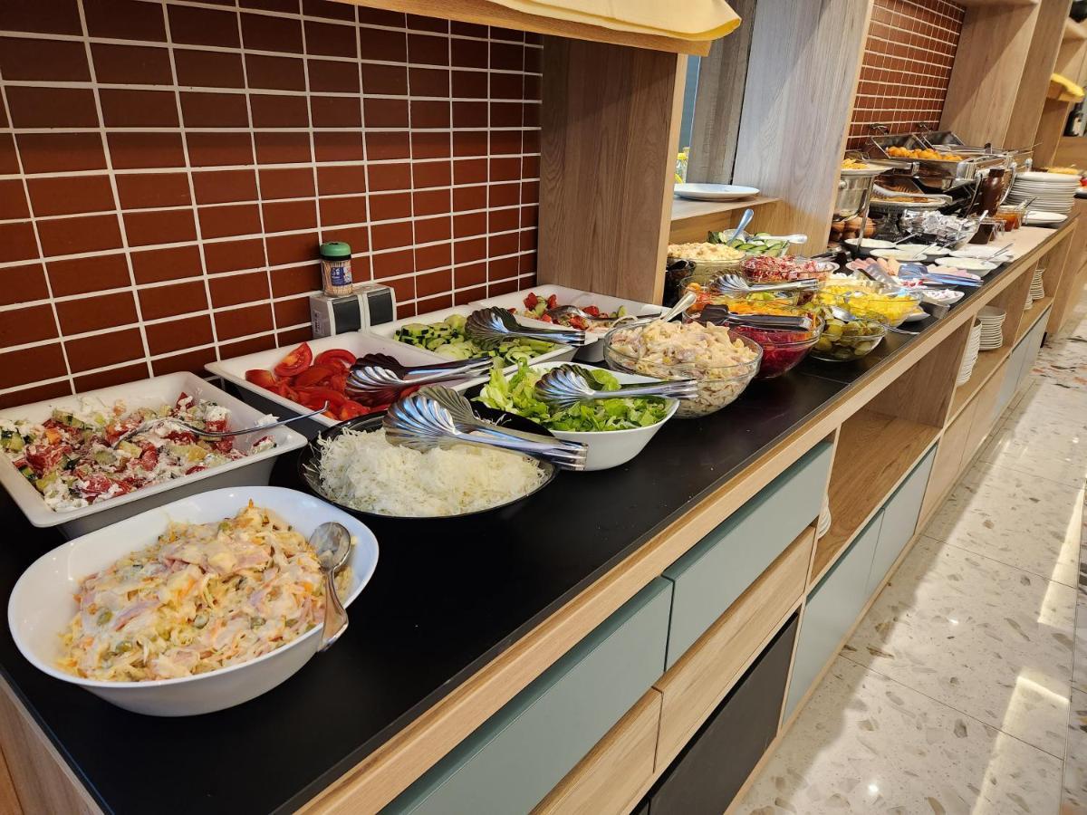 Carine Hotel Centar Ποντγορίτσα Εξωτερικό φωτογραφία